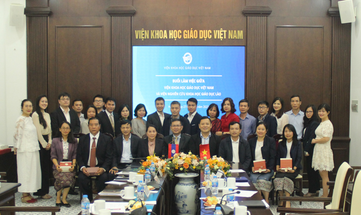 Lãnh đạo Viện tiếp và làm việc đoàn công tác của Viện nghiên cứu Khoa học giáo dục Lào